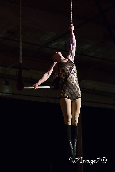 Aerial trapeze (Image Credit: Suzanne Steenkist)