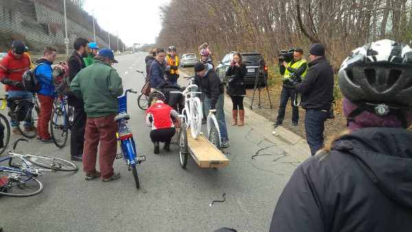 Removing the ghost bike from its trailer (Image Credit: Jeffrey Neven)
