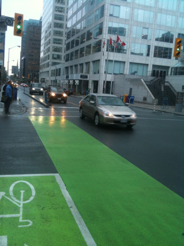 Intersection paint delineates the bike lane where it passes through the intersection