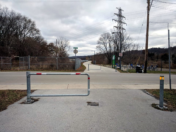 Rail Trail road crossing at Stroud - single gates