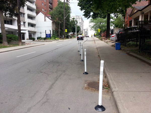 Knockdown bollards reinstalled south of Bay: no easy way for cyclists to ride behind them