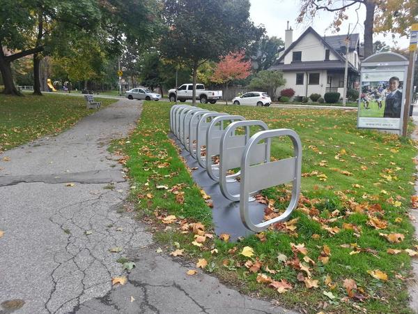 Bike share station, Aberdeen and Queen