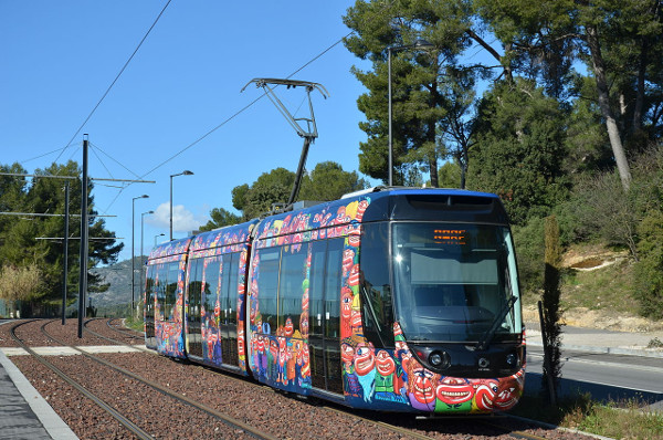 Alstom Citadis Compact LRT vehicles (Image Credit: Billy69150. Licenced under CC BY-SA 4.0 via Wikimedia Commons)