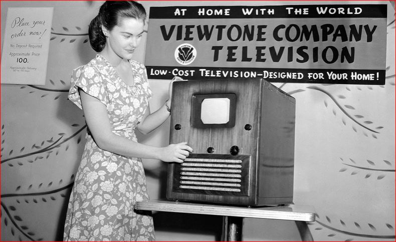 Post-WW2, 1945, television receiver with 5x7 screen sold for $100. (AP Photo/Ed Ford)