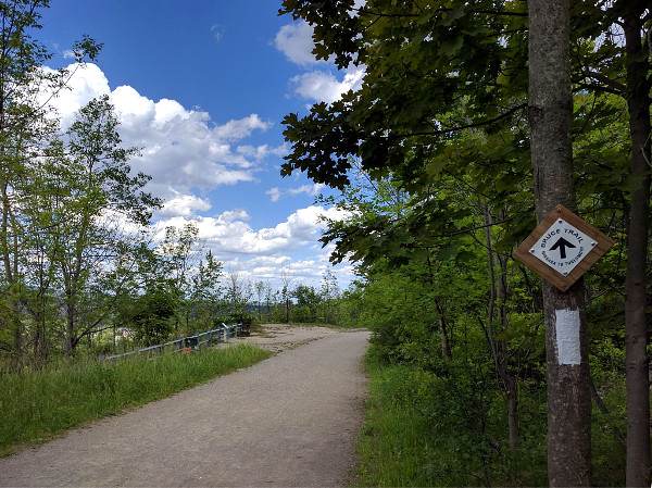 Bruce Trail sign and blaze on Radial Trail