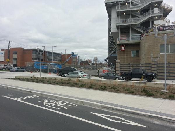 Westbound bike lane ends before Melrose