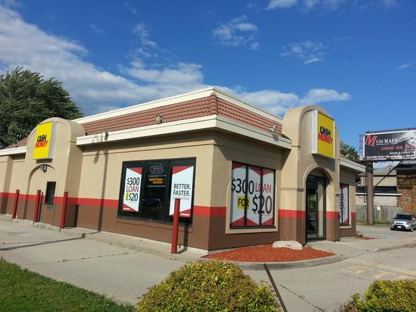 Payday loan shop at Main and Dundurn (RTH file photo)