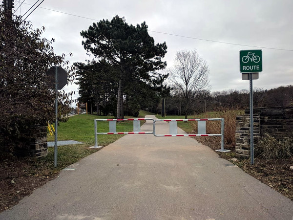 Double gates blocking the Chedoke path at Studholme and Aberdeen