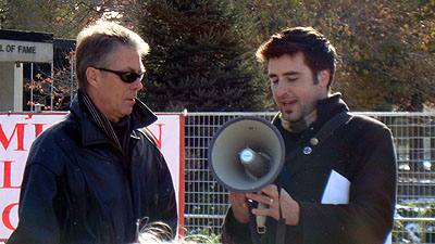 Mayor Eisenberger confers with Dave Kuruc