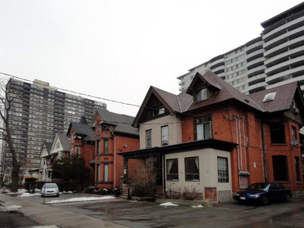 Houses and apartment buildings in Durand (RTH file photo)