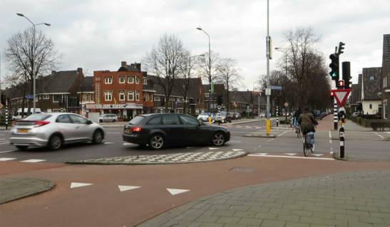 Dutch-style junction bike lane at an intersection (Image Credit: Bicycle Dutch)