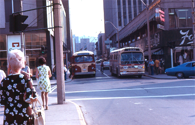Buses, pedestrians and a cyclist on Hughson at King in 1972 (Photo Credit: <http://ca.geocities.com/hsrtrolleys@rogers.com/Trolleys.html>)