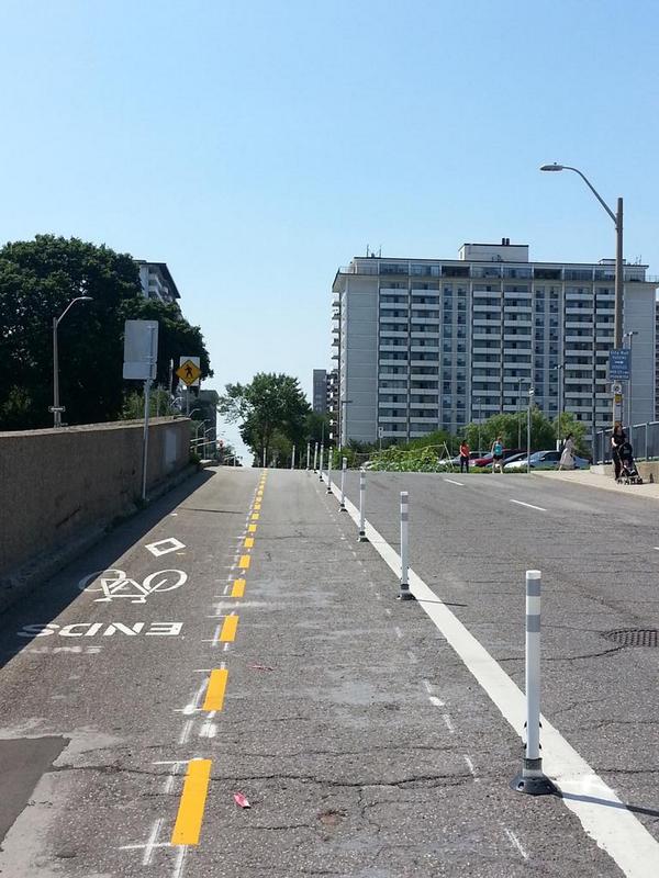 Knockdown sticks installed on Hunter Street, looking west toward Park Street