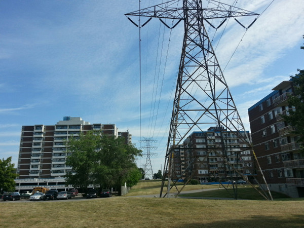 Hydro corridor crossing Lawrence Road in east Hamilton (RTH file photo)