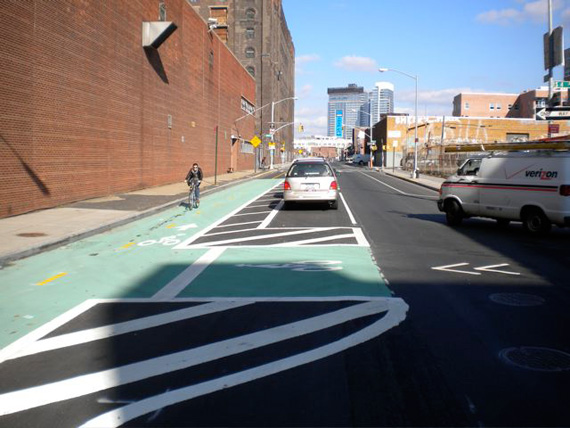 Kent Avenue bike box, Brooklyn (Image Credit: Streetsblog)