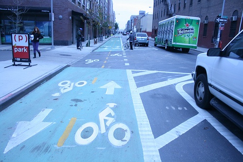 Protected two-way bike lane on Kent Avenue, Brooklyn (Image Credit: SFBike)