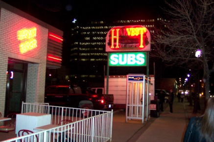 Harvest Burger recalls the glory
days of Drive-In burger stands