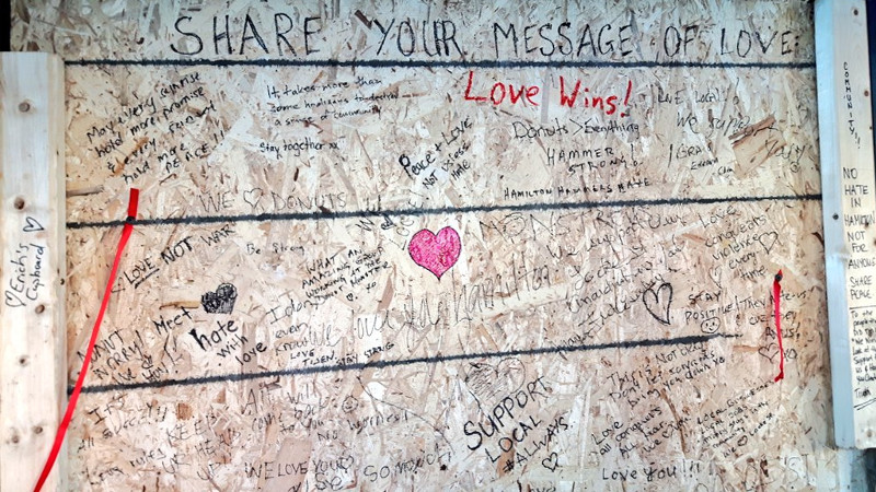Messages of Love at Donut Monster (Image Credit: @alyssaglai/Twitter)