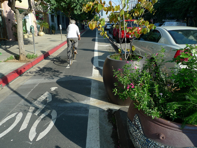 3rd Street Cycle Track (protected bike lane) in Long Beach (Image Credit: Downtown Pasadena Neighborhood Association)
