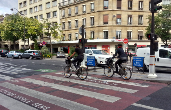 Cyclists riding Velib' bikes in Paris (RTH file photo)