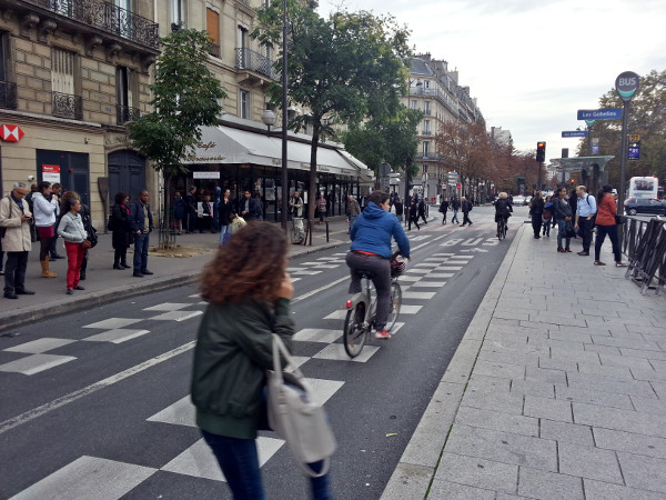 Cyclists riding in dedicated bus lane in Paris (RTH file photo)
