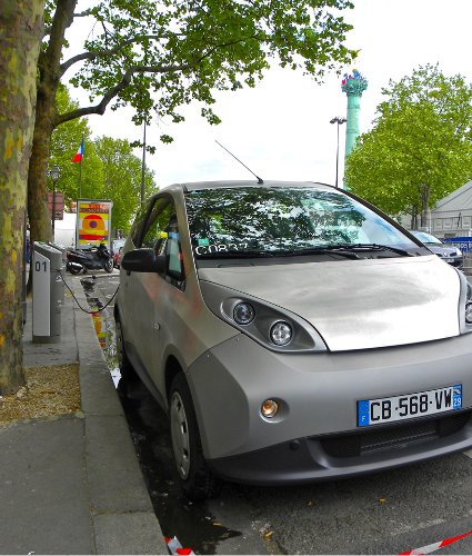 Autolib vehicle, another view