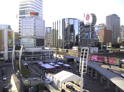 Dundas Square,
Toronto: the secret is many people present at all times of the day