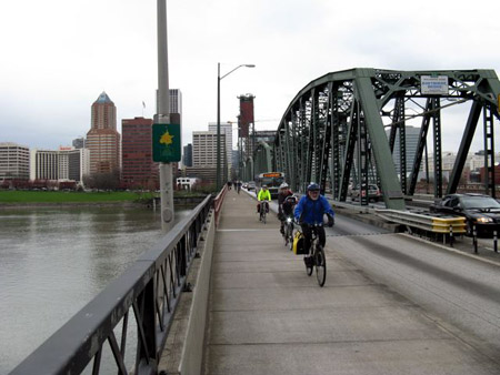 Portland rush hour. Over 200 cyclists in 25 minutes flew past me.