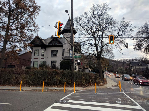 New knockdown sticks on the southeast corner of Queen and Aberdeen