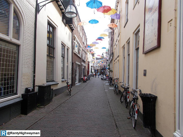 Alleyway cleaned up for cycling (Image Credit: Ranty Highwayman)