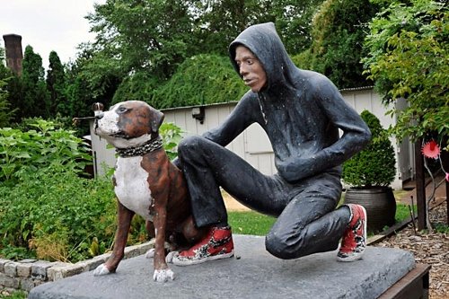 Raymond and Toby (1991) by John Ahearn, at Socrates Sculpture Park. Image: 12 Oz. Prophet.