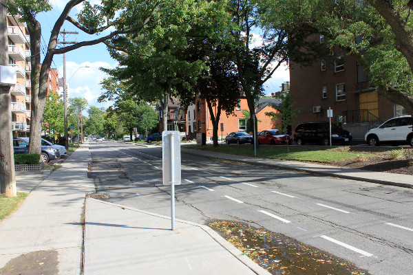 The bumpout at Charlton and Caroline forces the configuration to switch from parking protected bike lanes to curbside parking with bike lanes alongside traffic lanes - albeit with a painted buffer