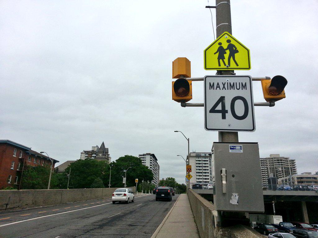 Speed limit (foreground) and speed limit radar (background) on Hunter (RTH file photo)