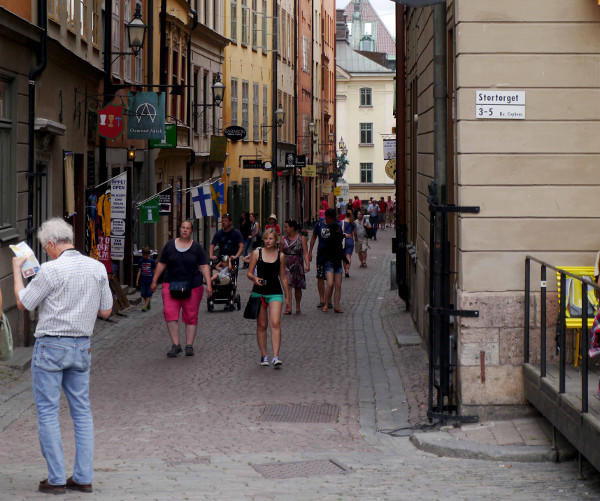 Pedestrian business district in Stockholm (Image Credit: Toodleoo)