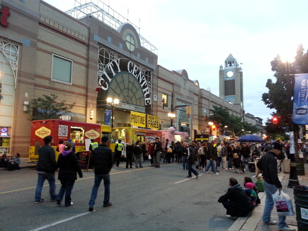 Food trucks outside City Centre