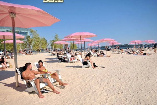 Toronto beach (Image Credit: condo.ca)